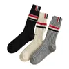 Erkek Çoraplar Sonbahar ve Kış Yeni Geyik Peluş Kalınlaştırılmış Düz Renk Kadınlar için Yığılmış Aynı Örgü Kırmızı Kalın İplik Alt Bacak TB Standardı Long1ZPT