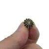 КЛАЧЕСНЫЕ ПК мини -крошечные маленькие латунные японские ромашки цветок кожа