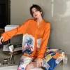 Kvinnors sömnkläder Qsrocio Ny kvinnors pyjamas Set Luxury Orange Coconut Print Sleepwear Silk Like Homewear V Neck Nightwear Leisure LoungeWearl231109