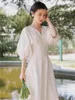 Robes Décontractées Chic Vintage Style Français Lanterne Manches Plissée Slim Taille Col En V Robe Blanche Princesse De Mariage Pour Les Femmes Vestidos Fiesta