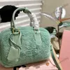 Vinterstil klassisk mini tygväska högkvalitativ lammkudde påse axel crossbody väska fluffig koppling makeup väska designer handväska