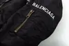 Giacca da uomo Cappotto Berretto Bomber di design di lusso Lettera di alta qualità Giacca a righe rosse Moda autunno Outdoor Felpe con cappuccio Cappotti Triangolo Badge Giacca a vento XS-L G1