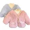 Abrigo coreano invierno niños niñas algodón grueso piel sintética infantil bebé niña chaqueta sólido perla botón niño cardigan mullido 231109