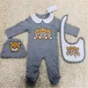 Småbarn Spädbarn lyxiga Rompers Baby Boys Girls Romper Newborn Jumpsuit Bibbs Cap 3 Pieces Designerkläder