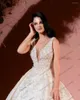 Wedding Dress Glitter 3D Floral A Line Dresses Sexy V-neck Sleeveless Dubai Bridal Pretty Flowers Lace Gowns Backless