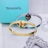 Bracelet t Family Niche Women's Designer Materials Luxury Classic Style Women Jewlery for 7PS1