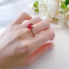 Anillos de racimo En forma de corazón Diamante de alto carbono Anillo rojo Amor Europa y América Atmosférico simple S925 Plata