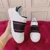 2023 Hot New Luxury Casual Shoes Designer Men Designers Sneaker Women Platform Leather Casual Shoes Lace Up Sneakers With Clear hc2207016