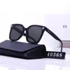 Designer-Sonnenbrille für Damen. Luxuriöse Sonnenbrille mit monogrammierten Bügeln. Feine Mode-Sonnenbrille. Klassische, lässige, hochwertige Sonnenbrille. Mit Originalverpackung