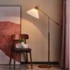 Golvlampor 2023 Solid Wood Nordic Vintage Simple Japanese Style Living Room Metal Walnut Brass Decoration Standing Lamp Lam