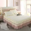 Sängkjol Vitrosa spetsar sängkläder Romantiskt blommönster Polyester veckad sängkläder 230410