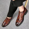 Sapatos de vestido preto cavalheiro vestido sapatos homens brogues oxford sapatos de alta qualidade terno sapatos para homens clássicos sapatos de couro de negócios casuais 231110