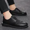 Chaussures habillées 2023 pour hommes Style britannique véritable richelieu de luxe fait à la main homme Oxfords décontracté respirant affaires