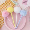 PCS/LOT KAWAII CROWN PEALKINS HÅRBALL GEL PEN Söt 0,5 mm svart bläck Signatur Pens Office School Writing Supplies Gift