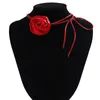 Choker Salircon Gothic Satin Big Rose Flower ClaVicle Halsband Fashion Korean Velvet Justerbar repkedja Kvinnors nacksmycken