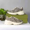 2023 Rhyton Vintage Trainer Spor Sneaker Arı En Kalite Çözülmüş Ayakkabı Arı Arı Peachsport Erkek Ayakkabı Deri Deri Sıradan Ace İtalya Gerçek Kadın Ayakkabı Khaki Sneakersdress Beigedjksp