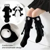 Chaussettes longues noires pour femmes, Kawaii, pour Couple, main dans la main, pour filles, douce poupée Harajuku, en coton