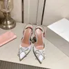 Luxury Designer Woman Sandals Włochy Amina Muaddi Czarna satyna Begum Obcina Begum Kryształowa broszka pompki Kobiety w wino Cup Obcasy Buty Buty 35--42 BBBSSS