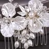 Saç klipsleri gümüş renkli inci takı çiçek tiara tarak için başlık kristal düğün aksesuarları kadınlar el yapımı taraklar