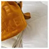 Bolsas de noite as bolsas de designer da Trendy Lady da senhora do balde para mulheres bolsa de crossbody com pelúcia 2023
