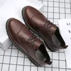 Chaussures habillées 2023 pour hommes Style britannique véritable richelieu de luxe fait à la main homme Oxfords décontracté respirant affaires
