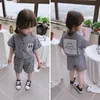 Ensembles de vêtements Ensemble de vêtements pour bébé garçon et fille été beau t-shirt à carreaux noir et blanc ensemble de vêtements pour enfants 0-5 ans 230410