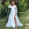 Klassisk av axel Organza Wedding Dress 2024 A-Line Side Slitt Off Shoulder Court Train Garden Brud Gown Bride Shower Vestidos de Noiva