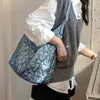 Sacos de noite de alta capacidade bordado coração pu couro ombro para mulheres 2023 moda retro tendência designer underarm saco bolsas