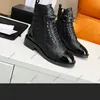 Designer-Damenstiefel, Stiefeletten, Martin-Stiefel, hochwertige Damenstiefel mit Karomuster, Schnürung, Reißverschluss, Herbst, Winter, Reisen, Urlaub, modische Schwarz-Weiß-Stiefel