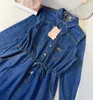 Vestidos Casuais Básicos Designer Início Outono Novo Miu Nanyou Gaoding Commuter Estilo Simples e Elegante Idade Reduzida Logo Denim Vestido WR9M