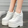 Klädskor chunky plattform creepers kvinnor snörning äkta läderkilar höga häl pumpar kvinnlig rund tå mode sneakers casual