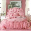 Bedding Sets Pink Lace Princess Luxuja Jacquard cetim Tampa de algodão Tampa de coloração sólida Ruffles de colaboração saia da cama travesseiros