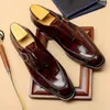 Klädskor 2023 Business Men Designer Formella läder Mäns loafers Valentine gåvor för