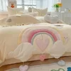 Conjuntos de cama Princesa estilo inverno leite veludo cama de quatro peças grossa dupla face veludo arco-íris colcha capa coral cartoon menina conjunto de cama 231110