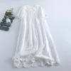 Robes décontractées col en dentelle robe brodée femme douce midi