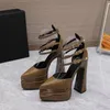 2023 Designer Luxus High Heels Damen Sandalen Metallic Laminat Leder Flach Mittel High Heel Sandale Sommer Strand Hochzeit Schuh Kleid Schuhe Größe 35-42