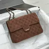 Sac d'aéroport pour femme Sac à bandoulière en cuir 30 cm Fourrure tournée Diamant Check Matériel argenté Boucle en métal Sac à main de luxe Matelasse Chaîne Sacs à bandoulière Designer Sacoche