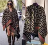 Designer europäischer und amerikanischer neuer Druck High-End Open-Cut Fen Damen Herbst/Winter Schal Cape Schals Tücher