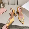 Designer di lusso Donna Sandali Italia Amina Muaddi Raso nero Begum Sling Heels Begum Crystal Spilla Slingback Décolleté donna Wine Cup Tacchi pantofole Scarpe 35--42 BBBJJJ