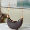 2023 Kvinna Designer Wrist Bean Bag Underarm Påsar Sclassic Leather Axel Long Stick Multicolor Fashion Handbag Partiage