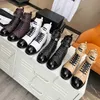 Designer-Damenstiefel, Stiefeletten, Martin-Stiefel, hochwertige Damenstiefel mit Karomuster, Schnürung, Reißverschluss, Herbst, Winter, Reisen, Urlaub, modische Schwarz-Weiß-Stiefel