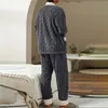 Indumenti da notte da uomo Uomo Inverno caldo pigiama di flanella Set scollo a V Cappotto soffice Pantaloni lunghi Uomo per dormire 2 pezzi Abbigliamento per la casa 3XL 231109