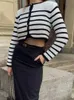 Kvinnors tröjor Kvinnor Fashion Sweater Cardigan White Black Striped Sticked tröja 2023 Autumn Winter Short Cardigan Long Sleeve Cardigan Female J231110