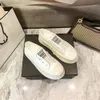 Sapatos de grife, mulher Chaneles tênis biscoito para mulheres solas grossas solas elevadas versátil casual pequeno branco