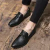 Zapatos de vestir de verano de tacón bajo zapatillas de deporte para hombres tacones negro hombre formal para hombre deporte pequeño precio colección