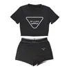 Dames Trainingspakken Designer Tweedelige set Letterprint Blote navel Sexy T-shirt met korte mouwen Shorts Casual sportpak Ronde hals Outfits Effen Joggen