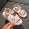 Eerste wandelaars schattig baby meisje liefde sandalen platform strand schoenen open teen dikke laars ringen schoeisel roze wit genaaid zacht 230410