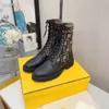 2024 Botas de desenhista de Natal Mulheres Plataforma Bota Silhueta Tornozelo Martin Botas de Couro Real Melhor Qualidade Clássico Lace Up Marca Casual Fora 10A 35-41