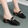 Terlik Kadınlar Baotou Yarım terlik moda metal zincir kare kare kalın topuk İngiliz tarzı ofis gündelik ayakkabılar bahar yaz 230410