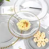 Assiettes 60 pièces chargeur en plastique transparent avec assiette de service décorative en acrylique de jante de perles d'or